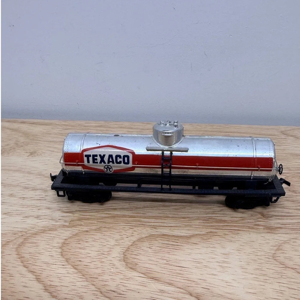 Vintage HO Scale Texaco Oil Tanker Rail Car Silver Red Made in Italy #AA